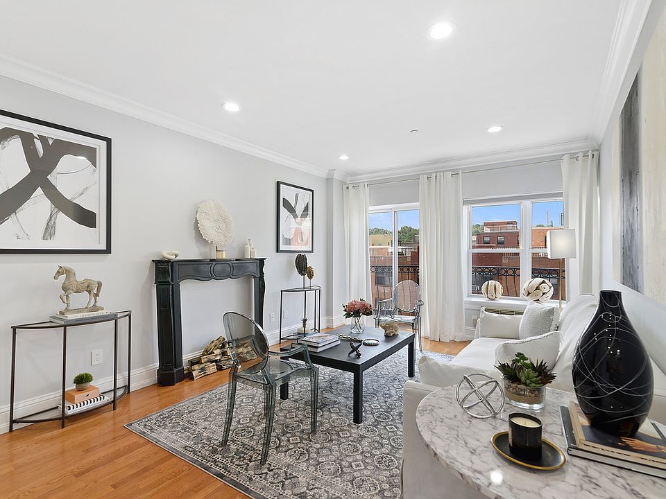 1st image of 261 W 112th St Penthouse A