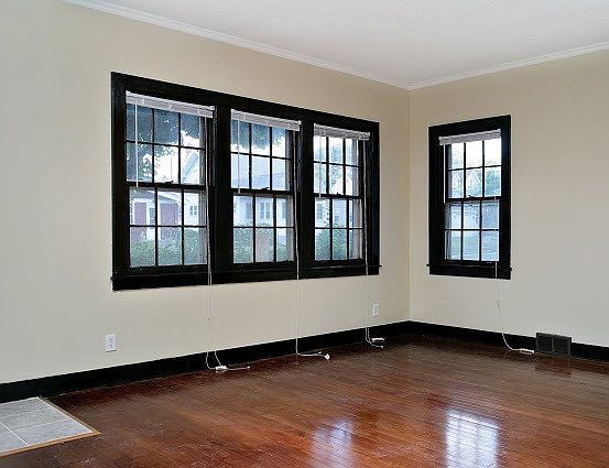 3rd image of 607 Hyacinth Ave E
