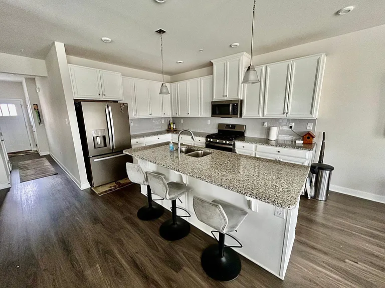 210 Chase Dr — Photo 8