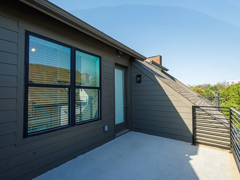 114 E Chester Ct — Photo 25