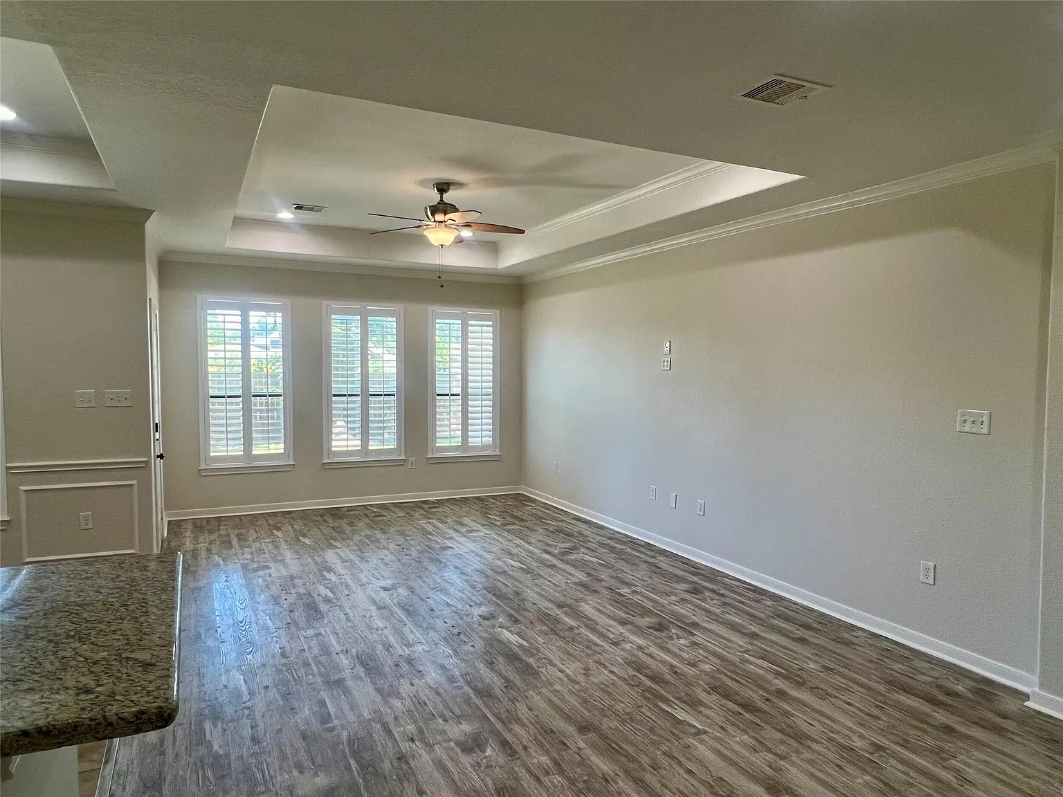 3 bed, 2.0 bath, 2285 sqft, $2,800 — Photo 4