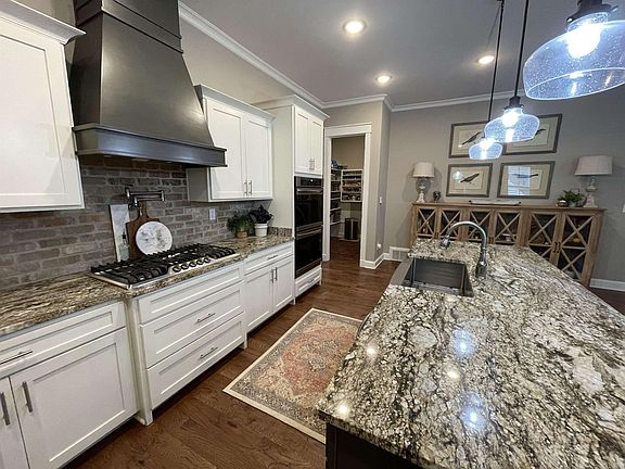 3rd image of 45 Yorktown Ln