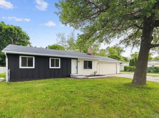 4606 Glenalda Dr, Clarkston, MI 48346