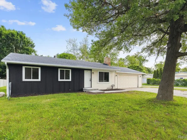 4606 Glenalda Dr, Clarkston, MI 48346