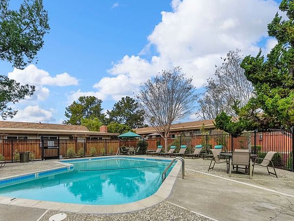 2nd image of 924 Mangrove Ave #945-109