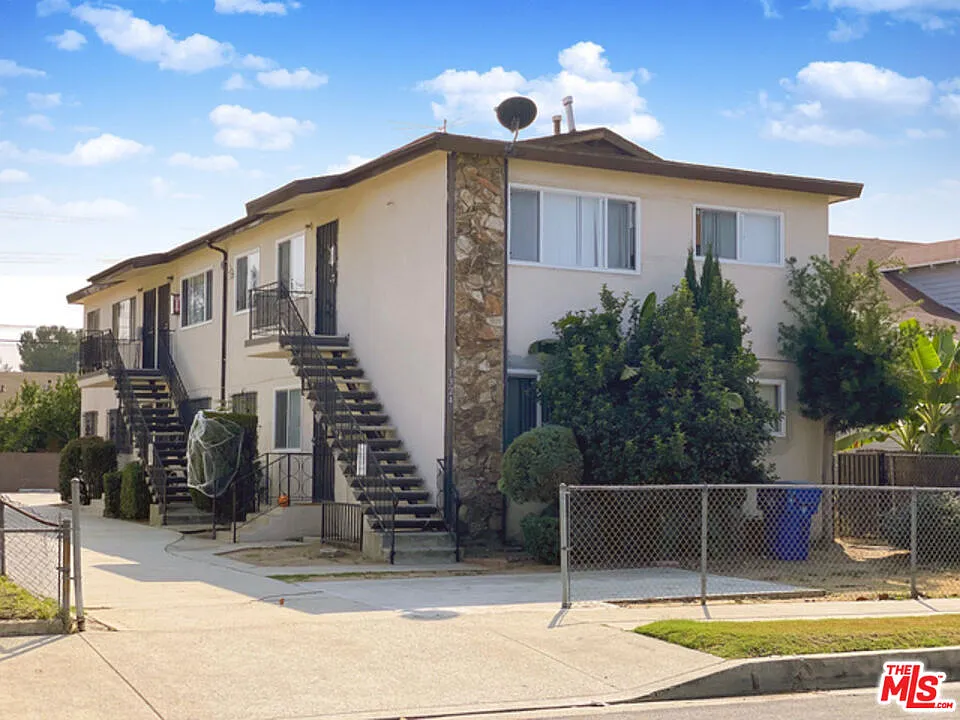 2 bed, 1.0 bath, 617 sqft, $2,400 — Photo 1