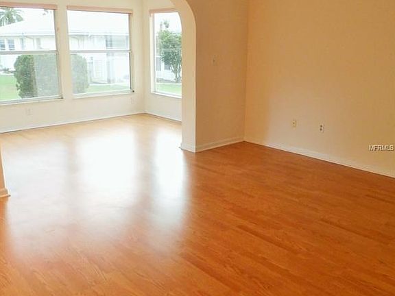 4th image of 319 Green Manor Dr
