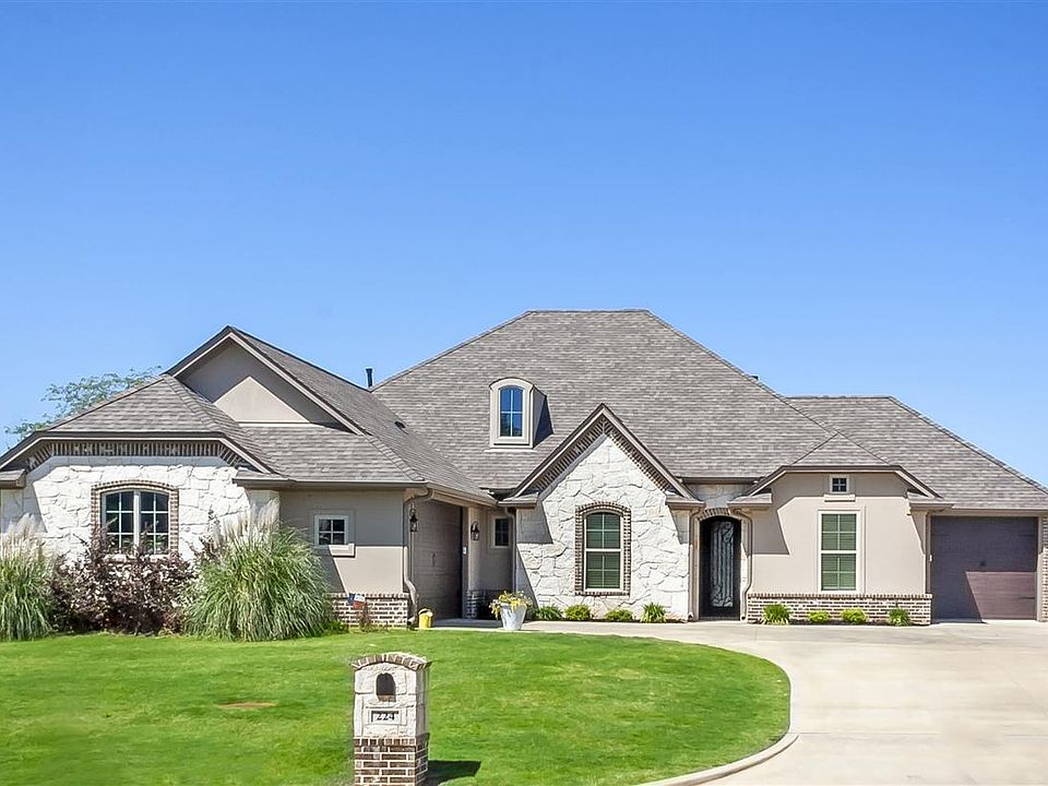 1st image of 224 Saddle Brook Cir