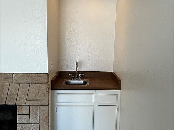 5th image of 14851 Mulberry Dr Unit 101