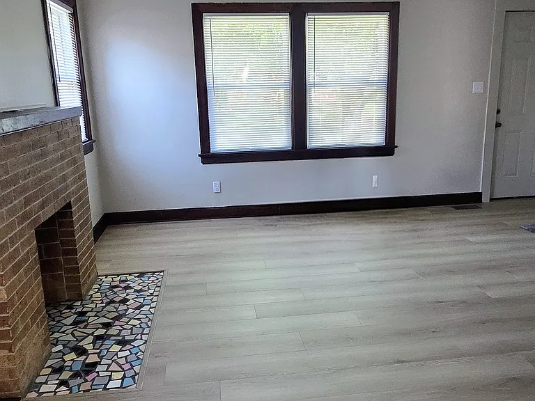 1107 S Waco Ave — Photo 6