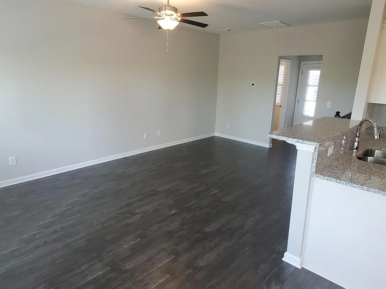 320 Kinsale Dr — Photo 4