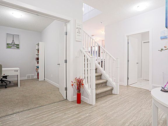 5th image of 7314 Edgemont Way NW