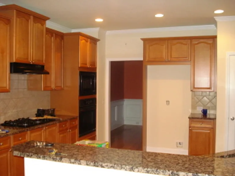 5125 Laurel Park Ln — Photo 3