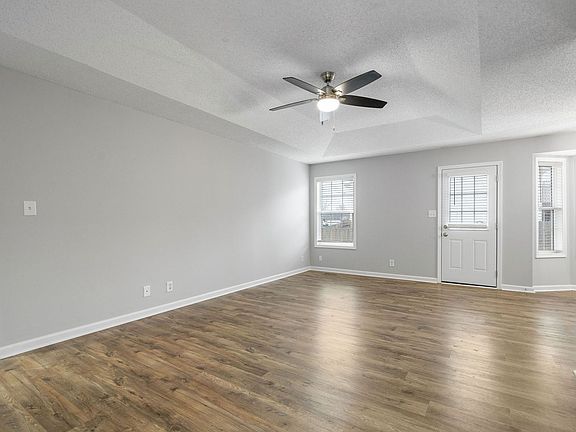 5th image of 930 Lindsey Dr