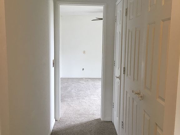 hallway to master/ closets