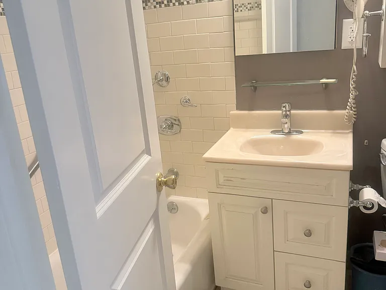 48 Elissa Ln #1 — Photo 1