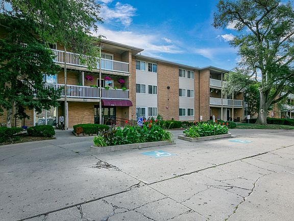 2nd image of 930 Beau Dr Unit 304