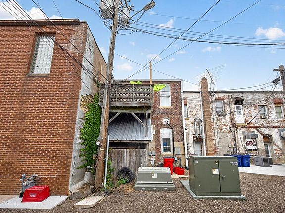 4th image of 118 S Washington St
