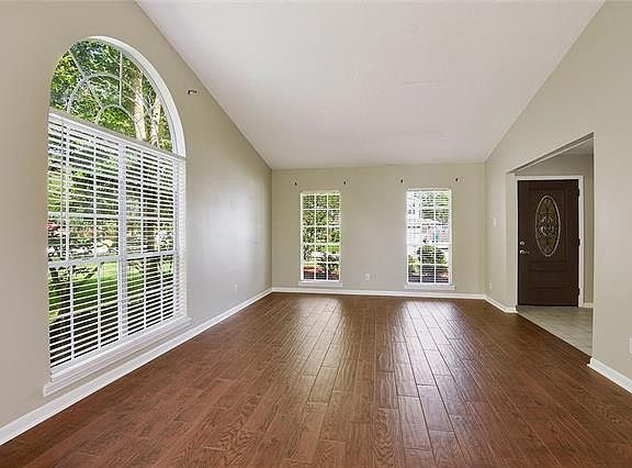 3rd image of 131 Willow Wood Dr