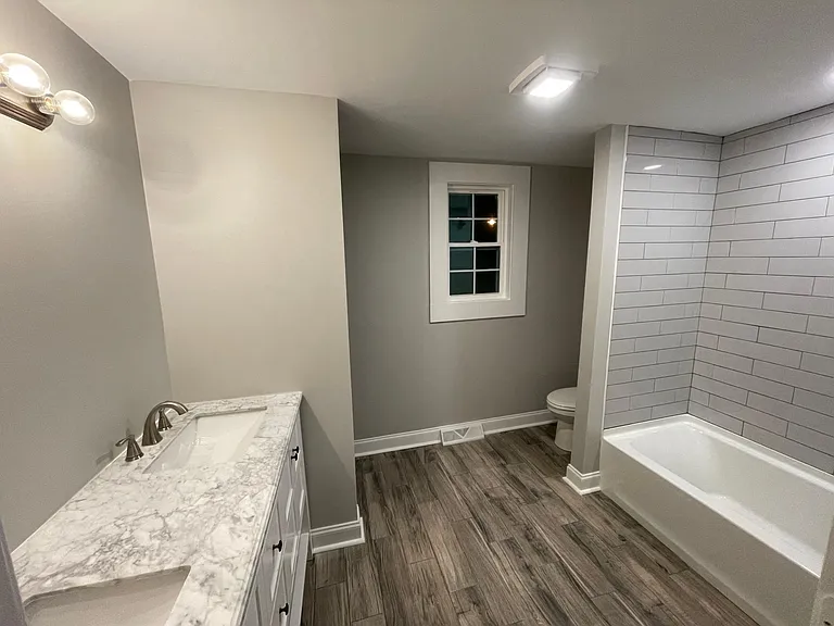 719 S Main St — Photo 3