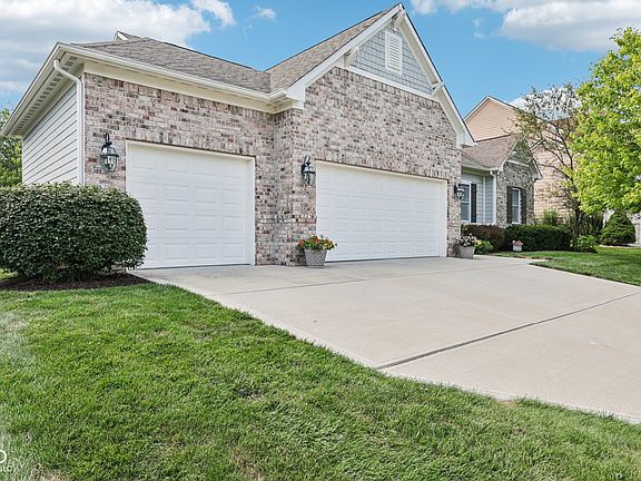 2nd image of 18773 Wychwood Pl