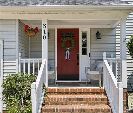 3rd image of 810 Bishop Ct