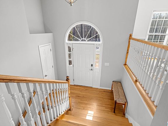 5th image of 113 Woodbury Dr