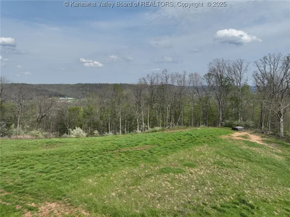 6 Red Knob Rd, Fraziers Bottom, WV 25082