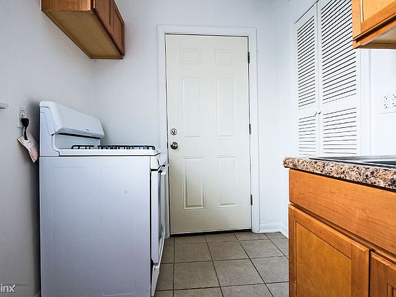 1108 E 82nd St Apartments Chicago Kitchen_02