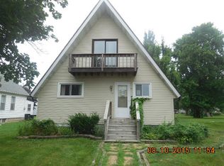 210 W 3rd St, Gridley, IL 61744