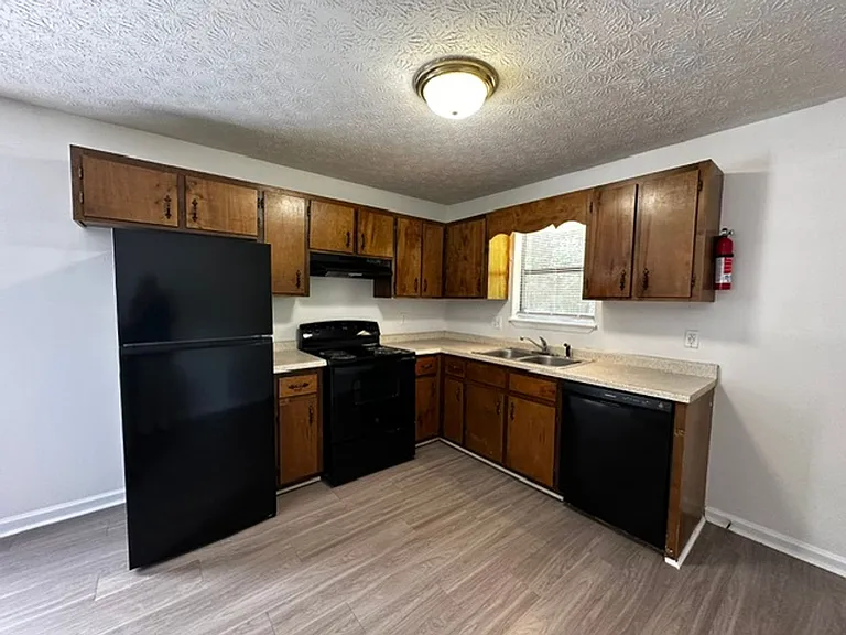 121/123 Lake Dr — Photo 1
