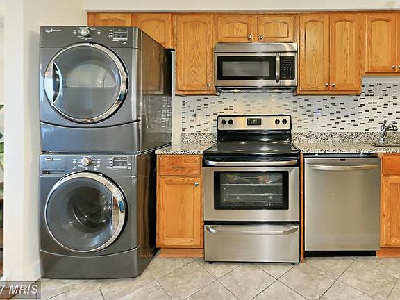 5th image of 3713 S George Mason Dr APT 402W