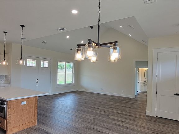 4th image of 1439 Lone Star Ln