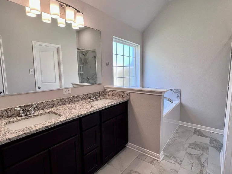 1753 Spence St — Photo 21