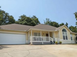 216 Laurel Wood Dr, Smiths Station, AL 36877