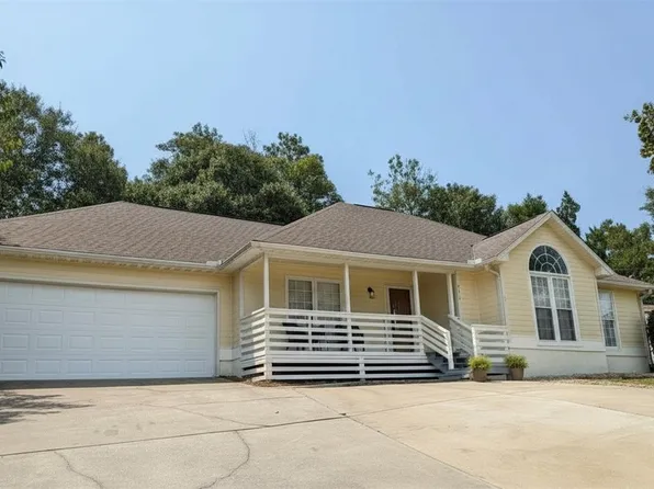216 Laurel Wood Dr, Smiths Station, AL 36877