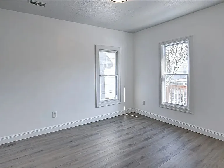 1308 W 87th St — Photo 11