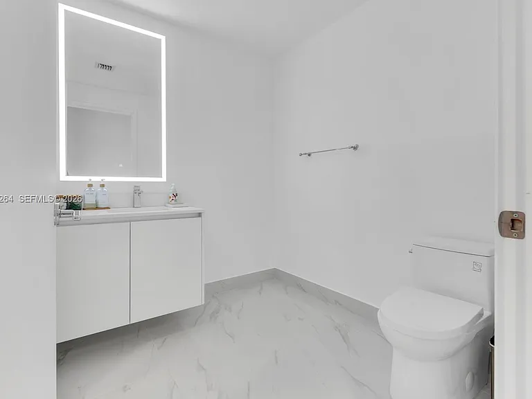 700 NE 24th St #5502 — Photo 41