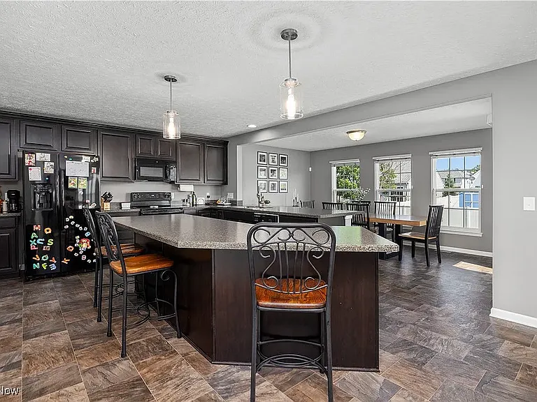 3942 Abigail Dr — Photo 2