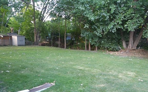 3rd image of 1223 Meadowbrook Dr