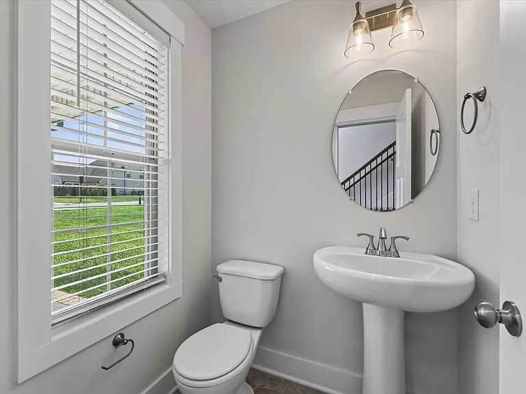 393 Frontier Dr — Photo 17