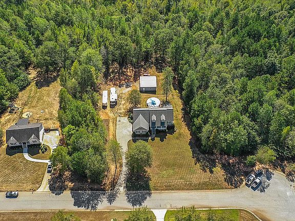 2nd image of 429 Highgrove Dr