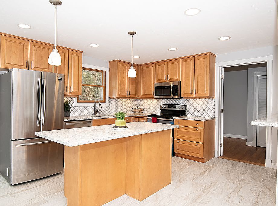 Kitchen with center island 