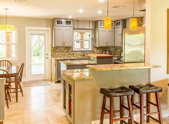 4th image of 108 W Mimosa Cir