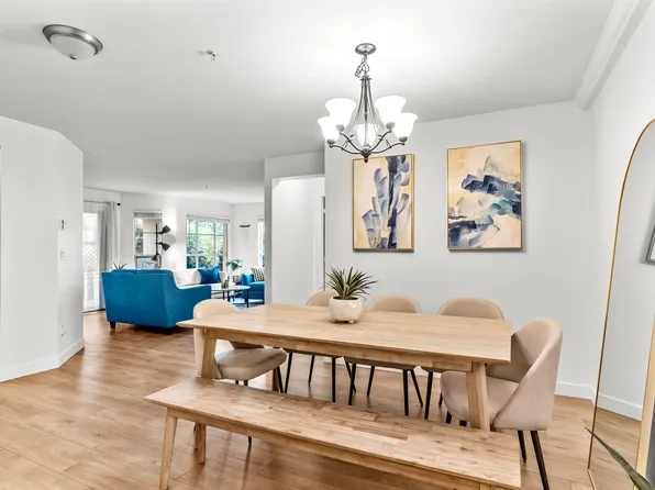 15185 22nd Ave #106, Surrey, BC V4A 9T4