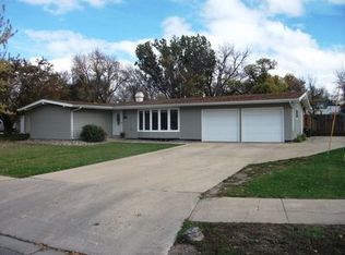 405 16th St SW, Minot, ND 58701