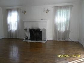 3rd image of 1961 W 82nd St