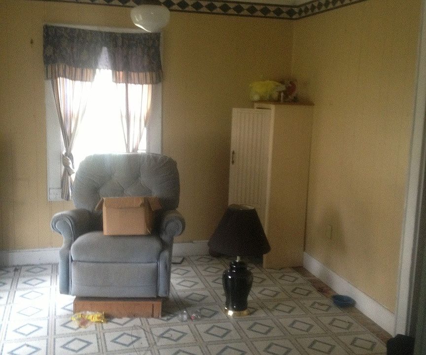 2nd image of 1021 Daisy Ln