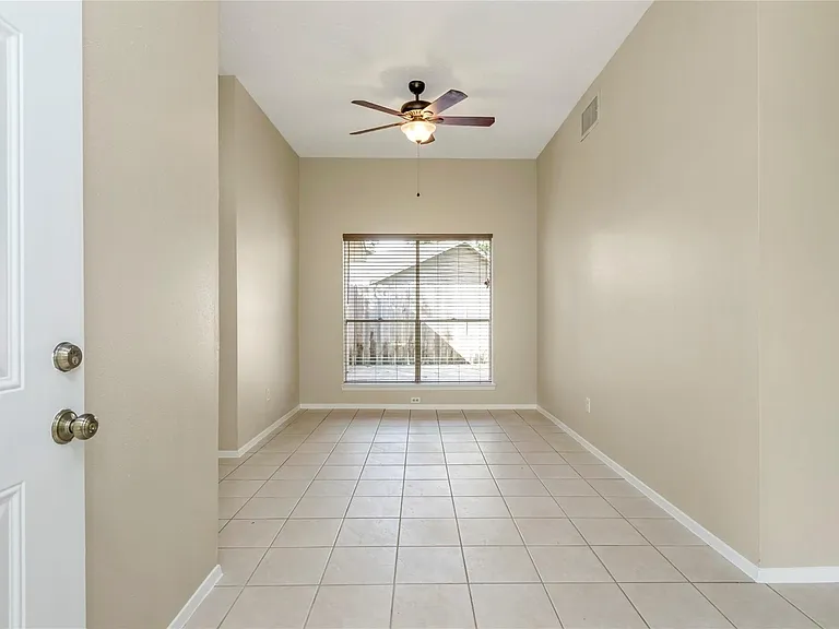 6903 Foxmont Ln — Photo 2