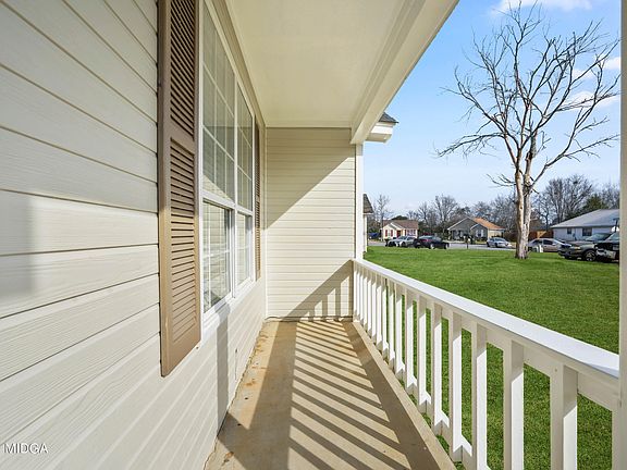 5th image of 227 Kensington Cir